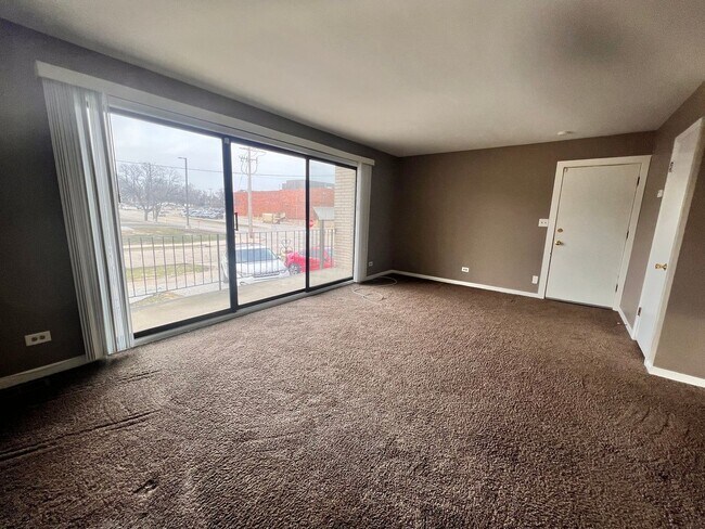 Building Photo - 16W671 56th St