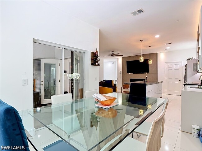 Building Photo - 10735 San Tropez Cir