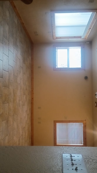 Building Photo - 147 Sunrise Ln