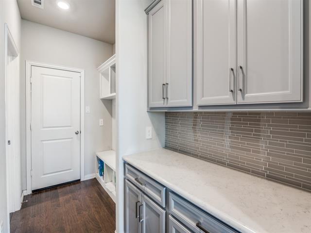 Building Photo - 2112 Creekbluff Ct