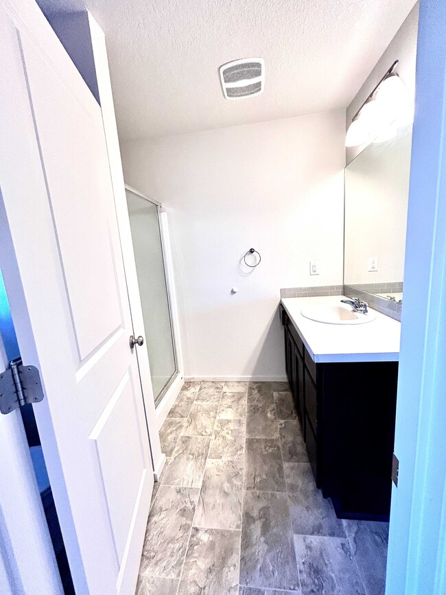 Building Photo - 11727 NE 22nd Way