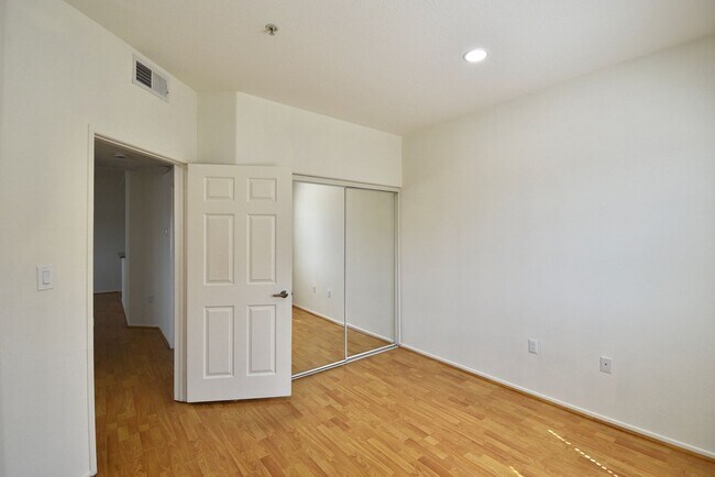 Building Photo - 5500 Bonner Ave