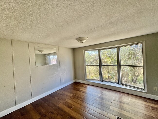 Building Photo - 610 Old Slag Rd