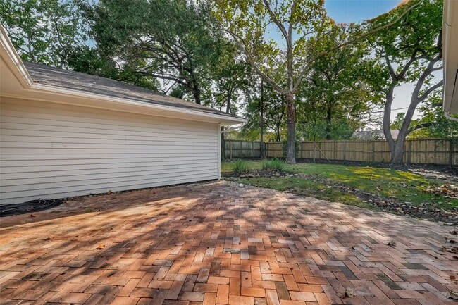 Building Photo - 5215 Stillbrooke Dr