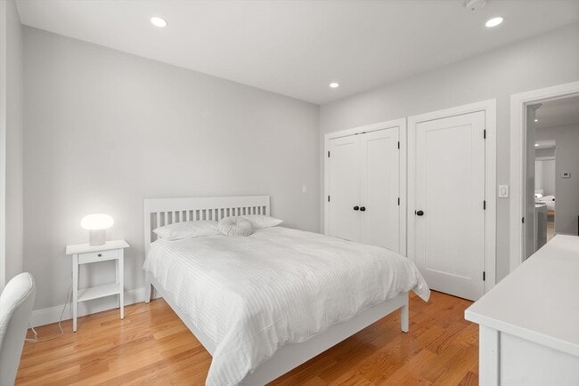 Building Photo - 174 W Seventh St