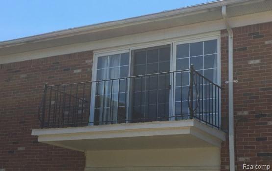 Building Photo - 500 N Fox Hills Dr