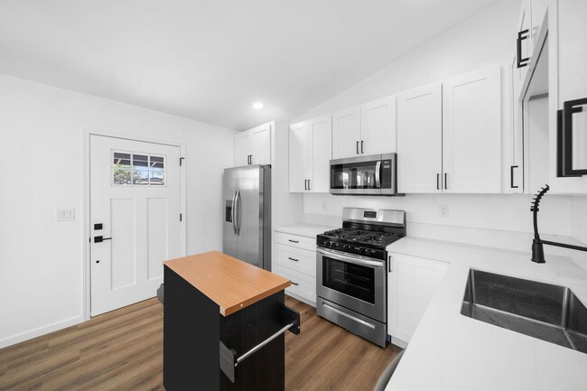 Building Photo - All New Fully Renovated Home in Imperial B...