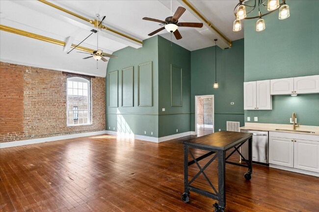 Building Photo - 2111 Postoffice St