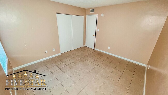 Building Photo - 117 Universe Ave