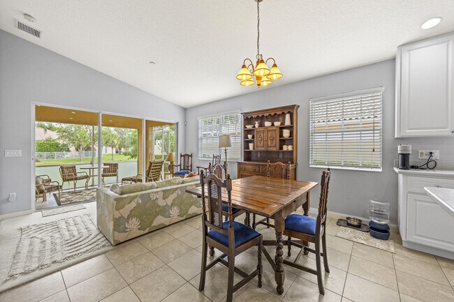 Building Photo - 12120 SW Elsinore Dr