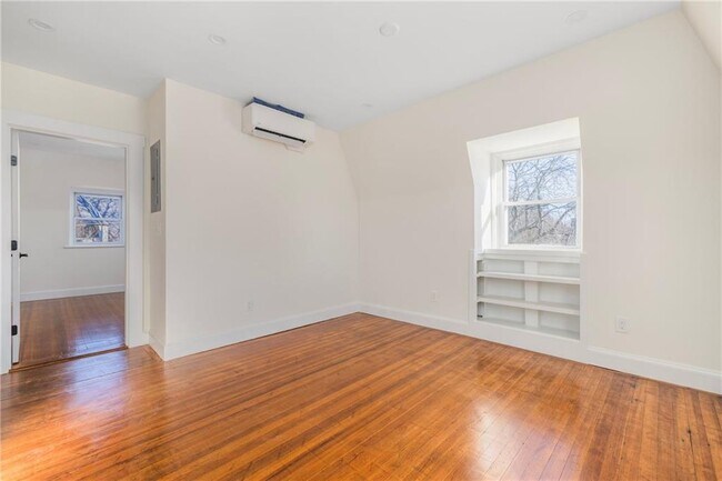 Building Photo - 67 Perry St