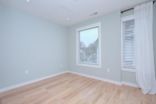 Building Photo - 2737 Shenandoah Ave