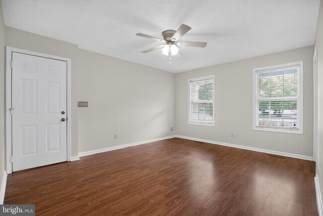 Building Photo - 20787 Red Rose Ct