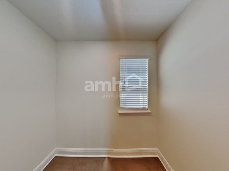 Building Photo - 27165 St Andrews Ave