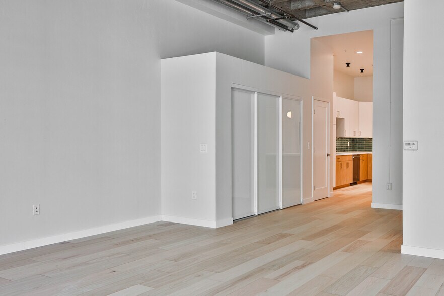 Large closet - 3211 5th Ave