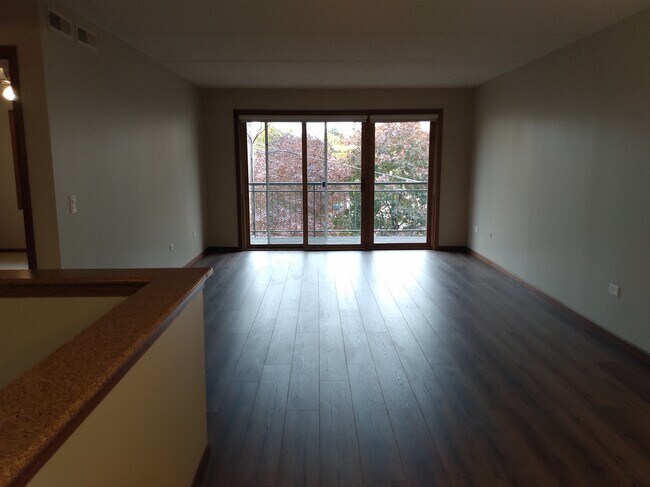 Building Photo - 6441 W Warner Ave