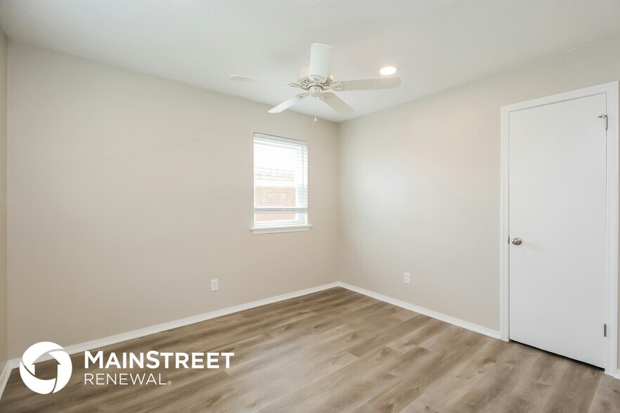 Building Photo - 4207 N Reeder Ave