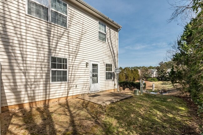 Building Photo - Spacious, end-unit townhome in North Raleigh!