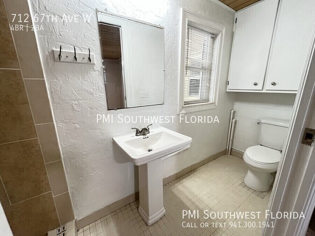 Building Photo - 712 67th Ave W