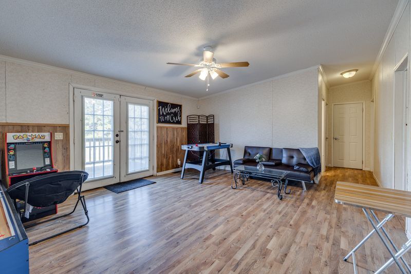 Building Photo - 9427 Syble Dr