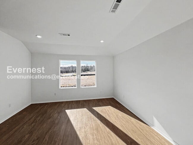 Building Photo - 106 E Sunbelt Ct