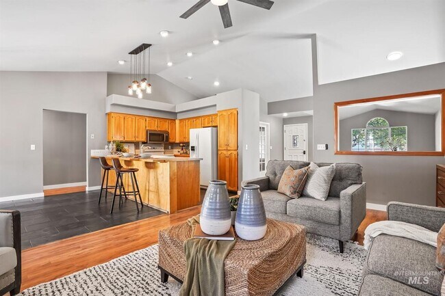 Building Photo - 11909 W Patrina Dr