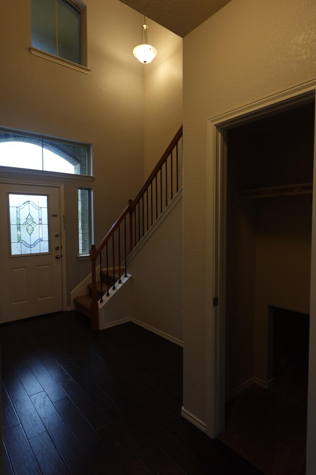 Building Photo - 1310 Stonewall Ridge
