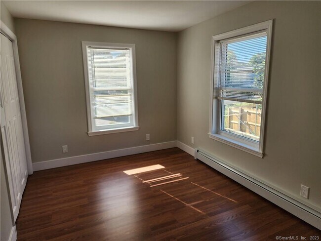 Building Photo - 126 Downing St