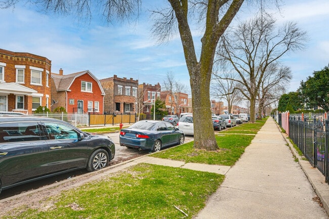 Building Photo - 1034 N Drake Ave