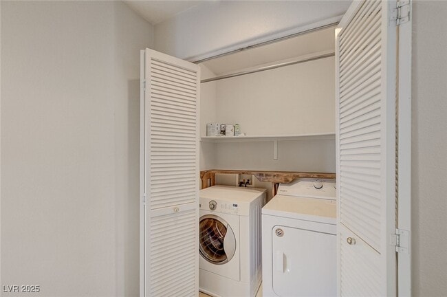 Building Photo - 9408 Santana Siesta Ave