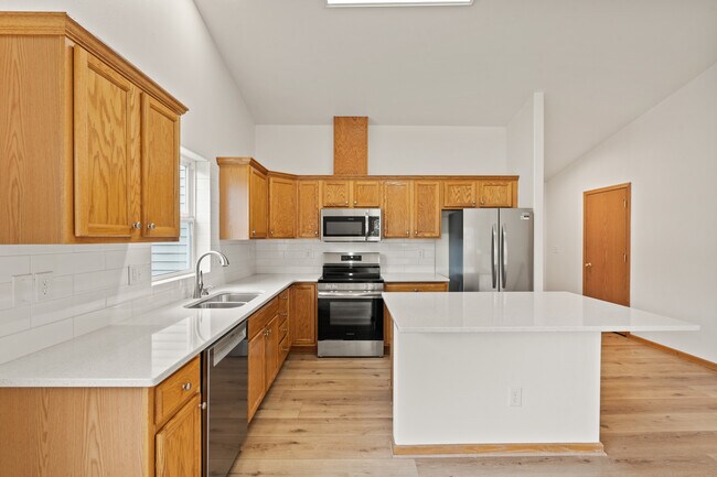 Building Photo - 13 Redtail Ct