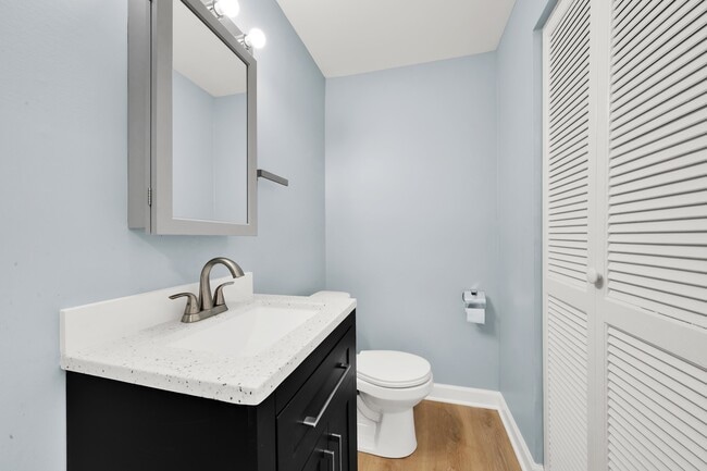 Building Photo - 8820 Robin Dr