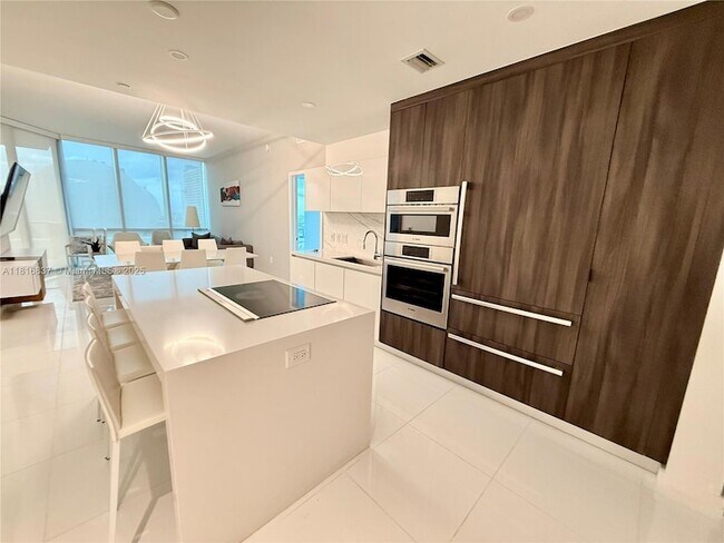 Building Photo - 851 NE 1st Ave