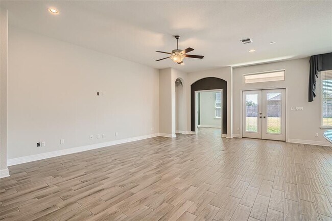 Building Photo - 213 Blue Waterleaf Ln