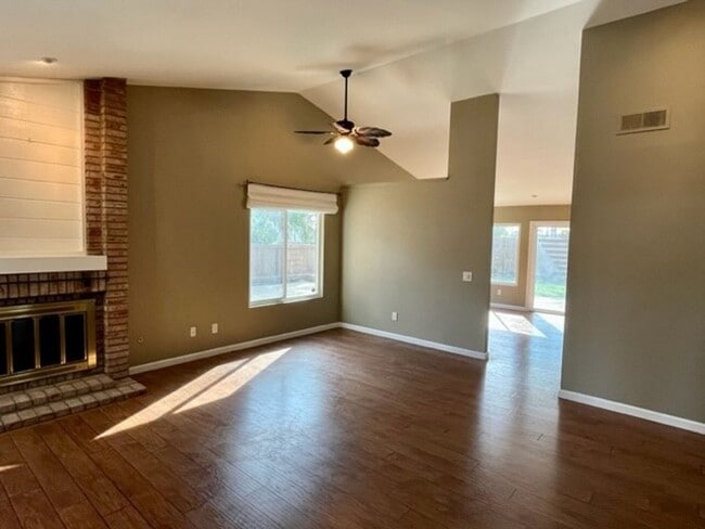 Building Photo - Village Park Single Story Home - Immaculat...