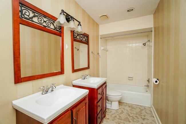 Building Photo - 14370 Misty Meadow Ln