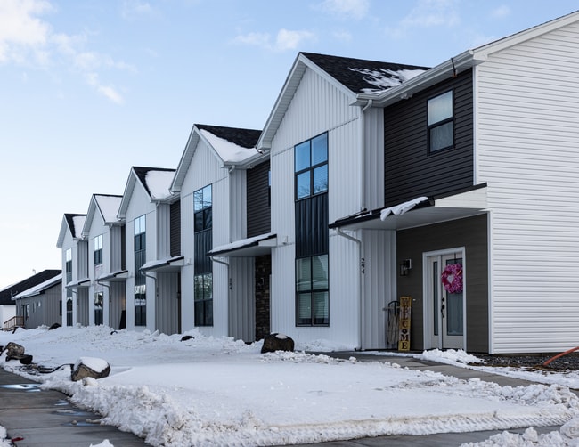 Building Photo - Refined 3-Bedroom Townhome in Sugar City | Spacious Layout, 2-Car Garage & Modern Finishes