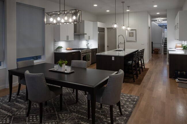 Building Photo - Immaculate, Kirkland Newer Construction - ...