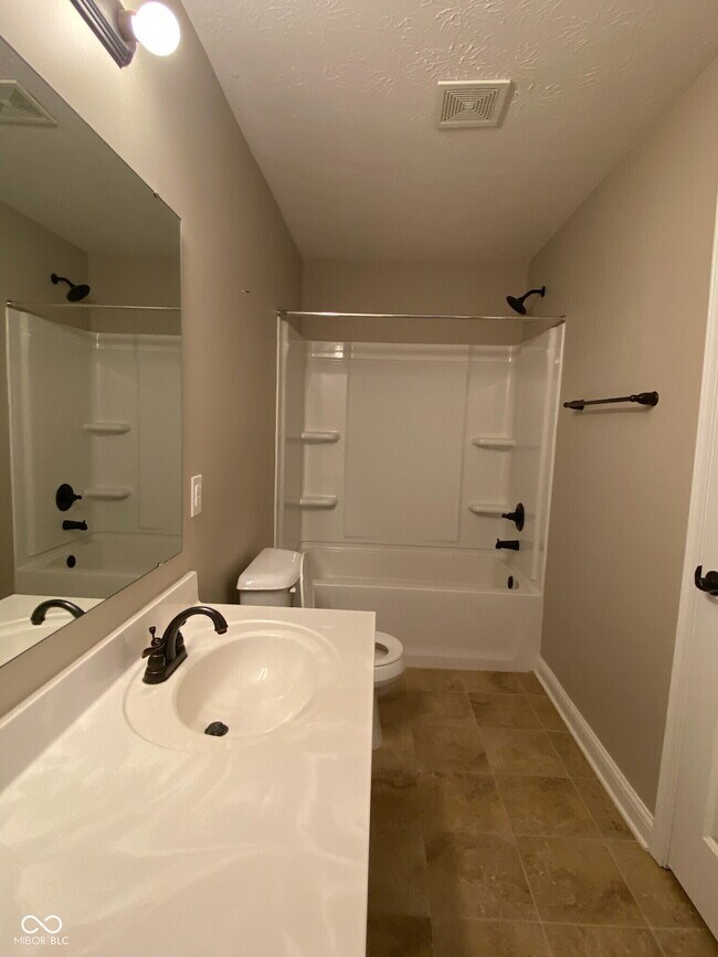 Building Photo - 6750 Woodcrest Dr