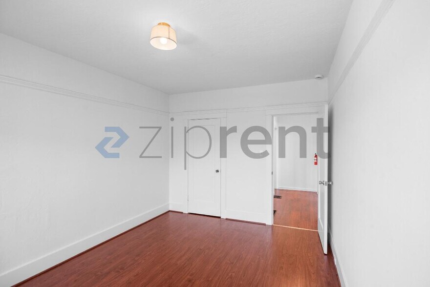 Building Photo - Unit