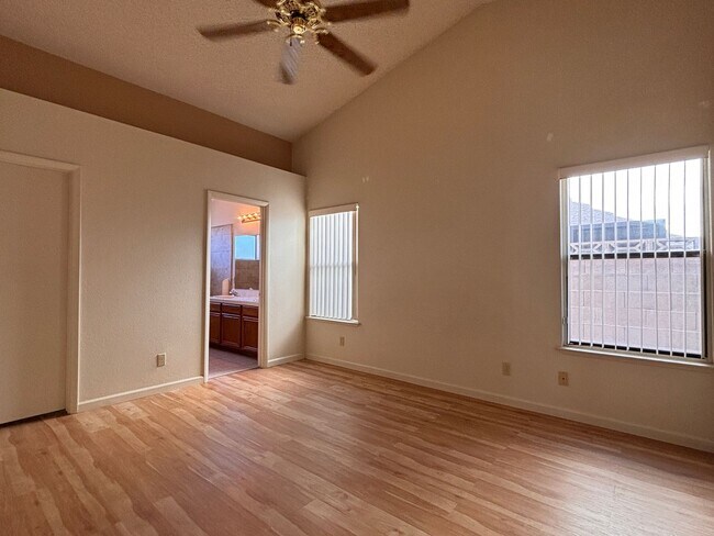 Building Photo - Single Story 3 Bedroom