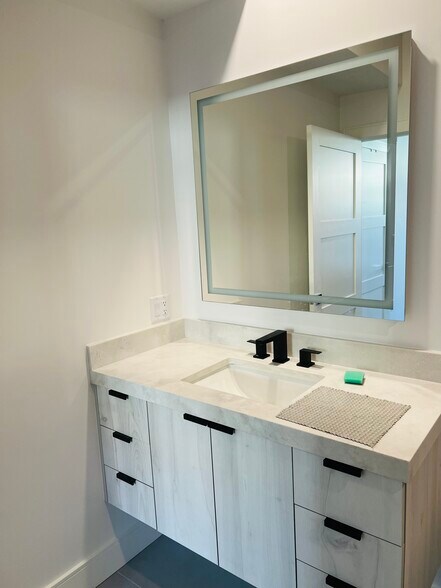 Building Photo - 28 South St