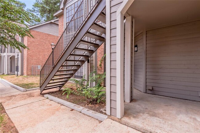 Building Photo - 2402 Sycamore Ave