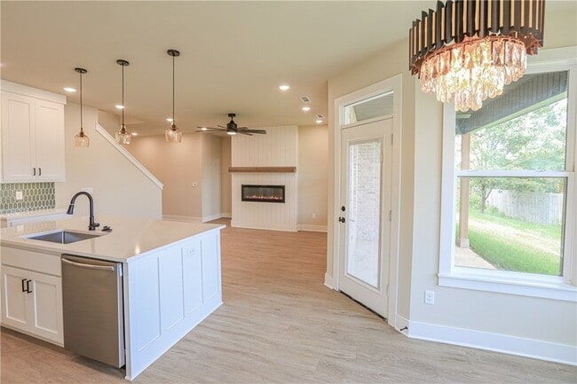 Building Photo - 970 Moksha St