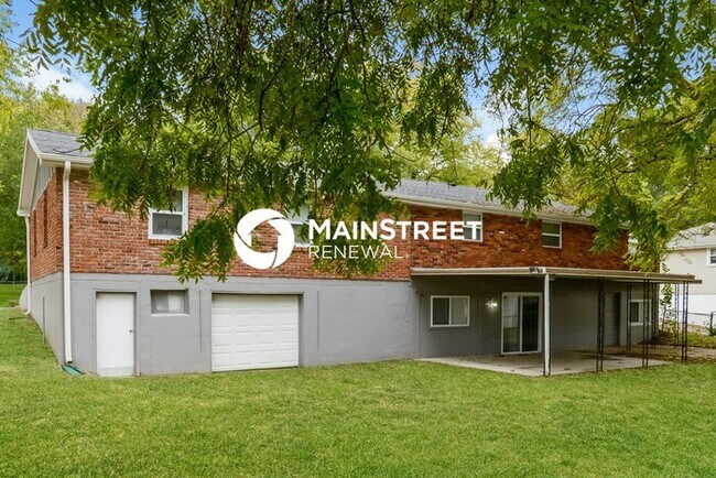 Building Photo - 4 Bedroom Pet-Friendly Home in KANSAS CITY, MO with Main Street Renewal