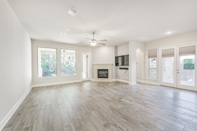 Building Photo - 210 Liatris Ct