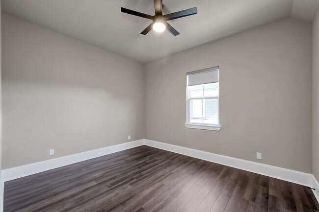 Building Photo - 2215 Blue Duck Ln