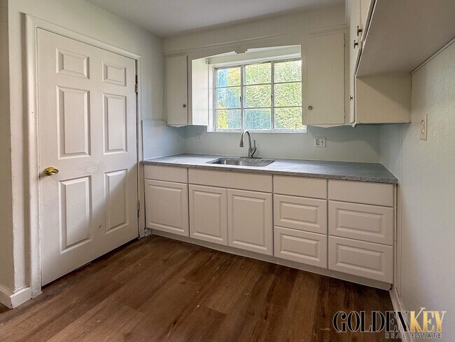 Building Photo - Spacious Newly Remodeled Ranch!
