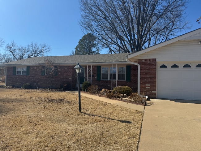 Building Photo - 2026 Harned Dr