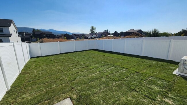 Building Photo - Townhome in Post Falls!